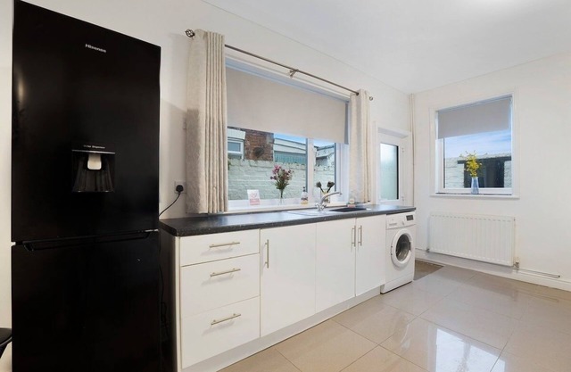 Unique 5BR in Queen street