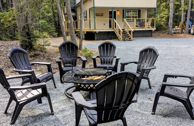 Unique Cabin with Treehouse Suite. Hot Tub! Luxurious & Private near Bar Harbor