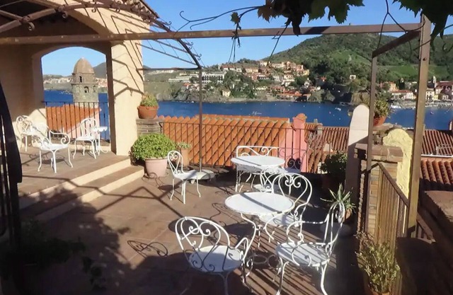 Unique catal. Traditional house with stunning views of the bay & mountains in d. Old town