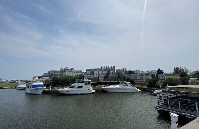 Unique marina living Just 12 Minutes From The French Quarter