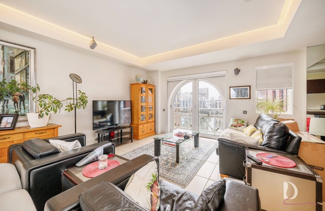 Unique River View Modern Apartment next to Chelsea Harbour