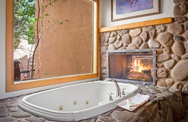 Unique romantic villa in the heart of The Village of Oak Creek next to Bell Rock