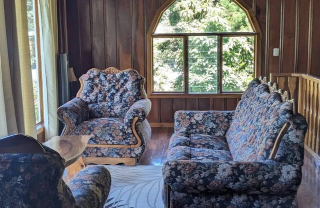 Unique, spacious, and comfortable Chalet in ideal Monteverde location.