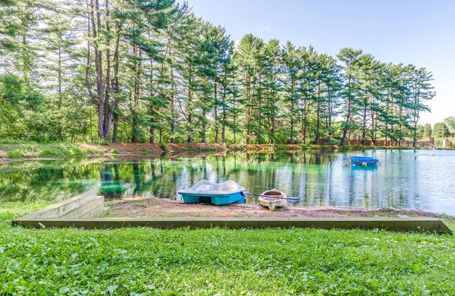 Unique vacation home that sleeps 6; near KSU