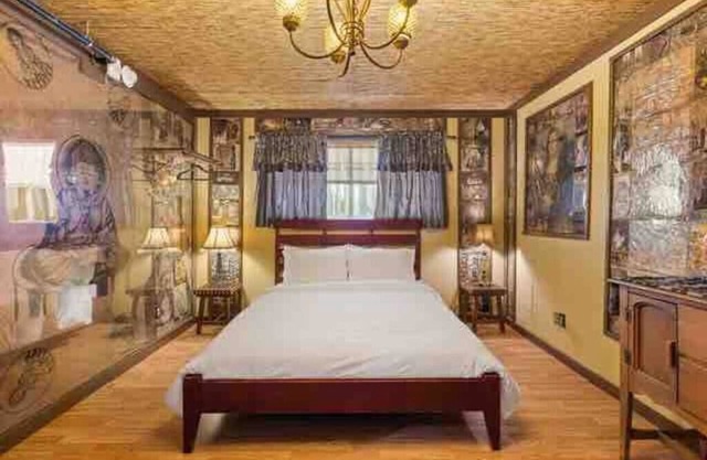 Unit 6 Fun Whimsical 2-Bedroom Stay by the River!