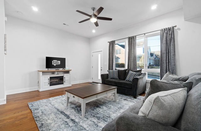 Unit #C 527 N 1st St