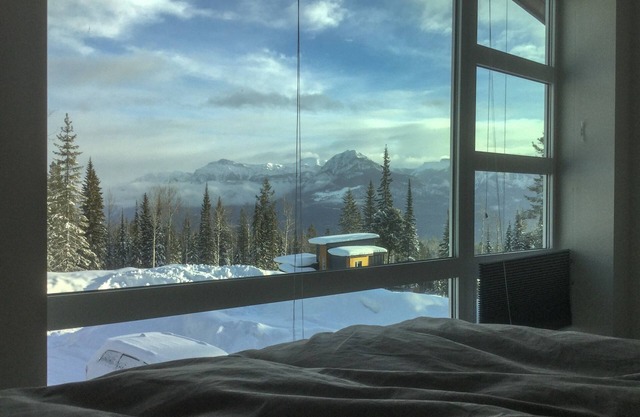 Unparalleled Modern Luxury with Panoramic Mountain Views 4Br/3.5Ba