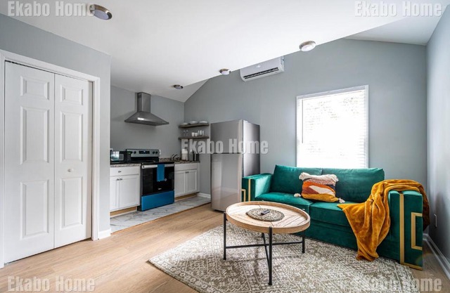 Unwind in a Modern Suite near Marietta Square