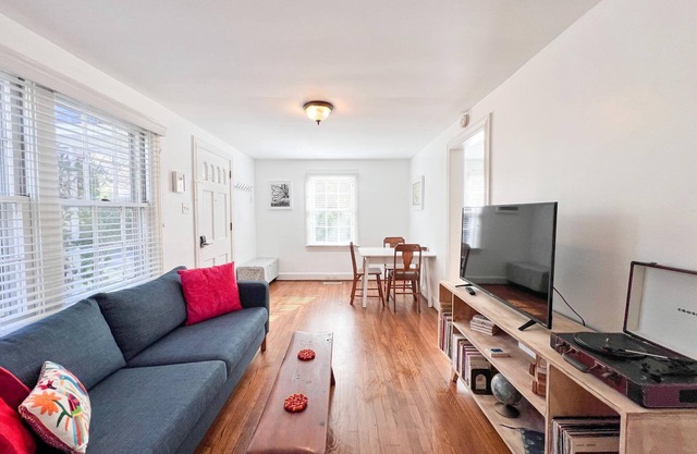 Updated 1BR cottage on private acre+ lot