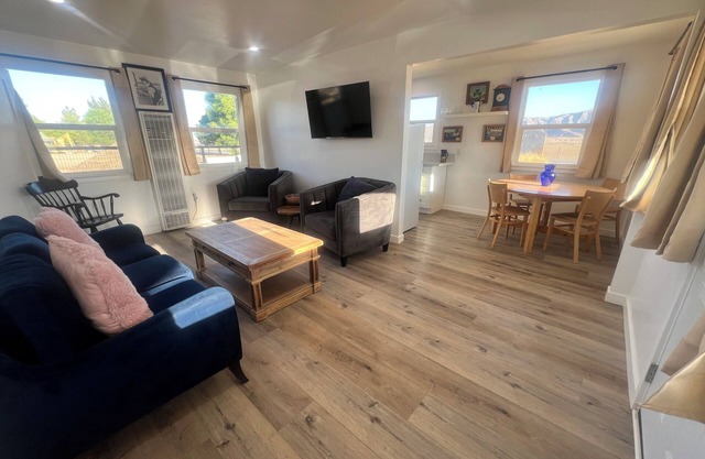 Updated 1BR w/Kitchen, Fast WiFi + Highway Access Near Carrizo Plain