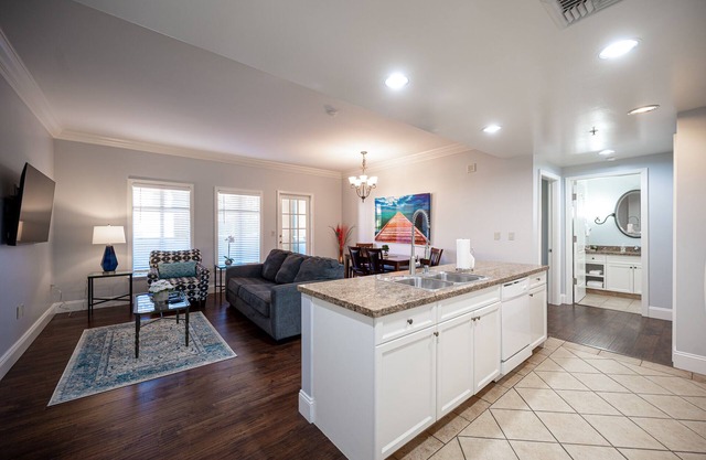 Updated 2Br 2Ba in the heart of Lake Las Vegas Village!