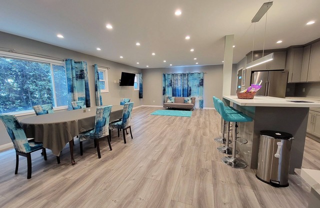 Updated 3 bedroom & 2 bath w backyard near Beverly Hills LACMA & Museums. A+