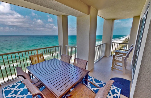 Updated beachfront corner unit w/amazing views @ Grand Panama Resort! sleeps 10!
