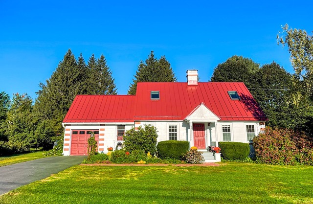 Updated Cape home with WiFi, W/D, full kitchen & clawfoot tub