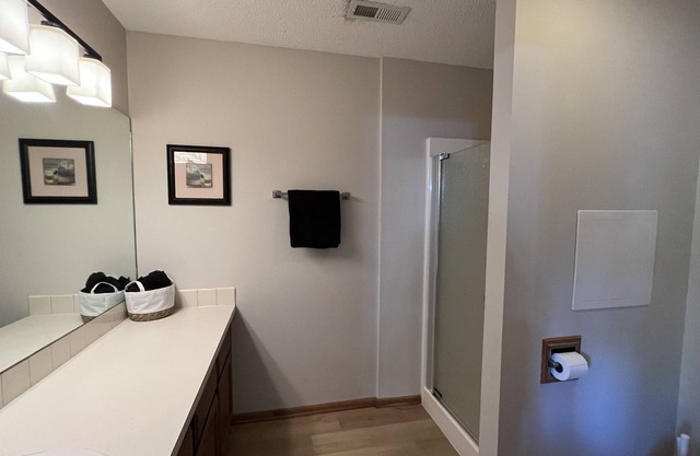 Updated Condo close to downtown and west des moines