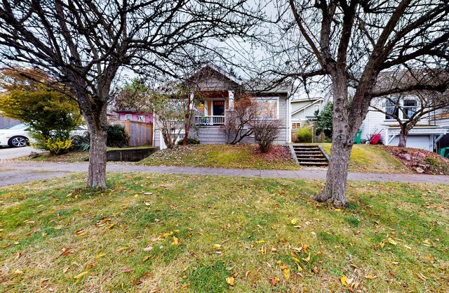 Updated Crafstman with covered porch, grill, & W/D - walk to Woodland Park