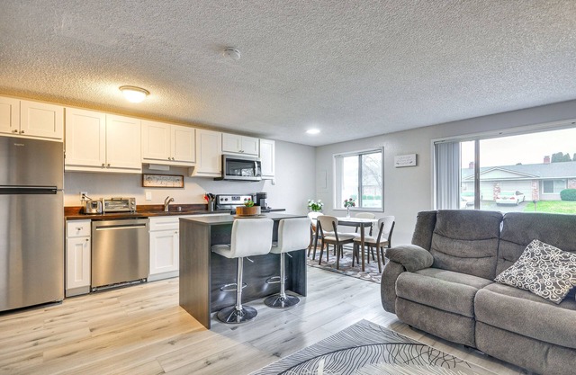 Updated Duplex Home in Vancouver: Quiet Location