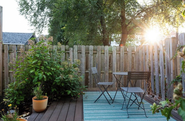 Updated Ohio City 2 Bedroom Cottage with Firepit in Cleveland