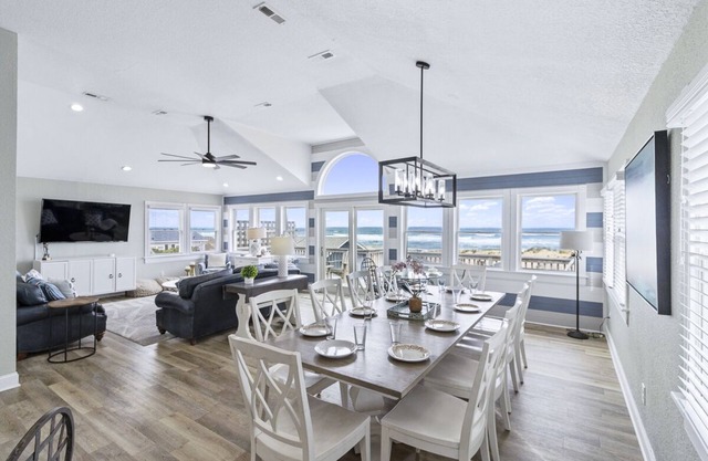 Updated S Nags Head oceanfront beach house, near Cape Hatteras Natl Park.