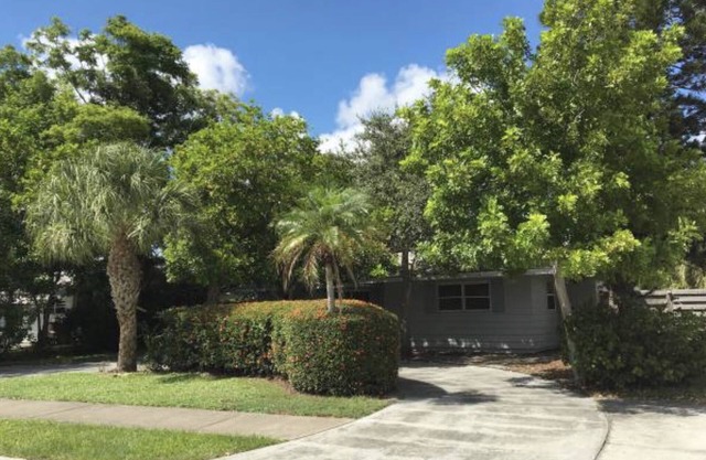 Updated,Sunny Cottage🌴near famous beaches🏝half mile to Downtown