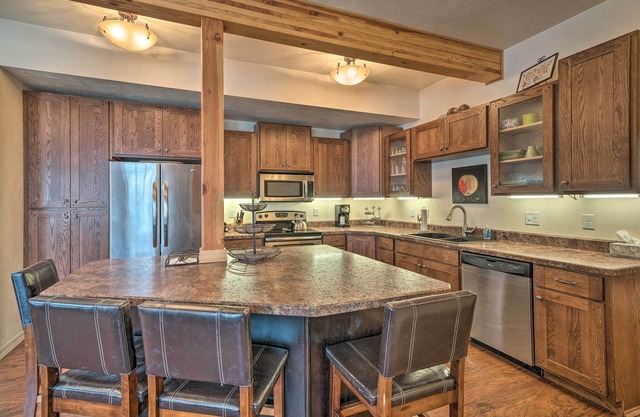 Updated Townhome w/Hot Tub - Walk to Downtown!