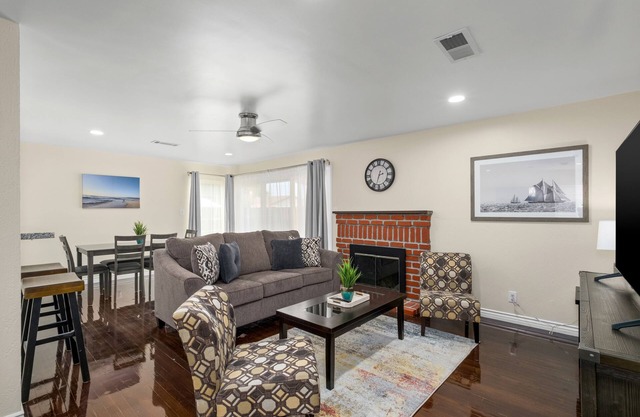 Upgraded 3B/2Bth Great Access to All You Need
