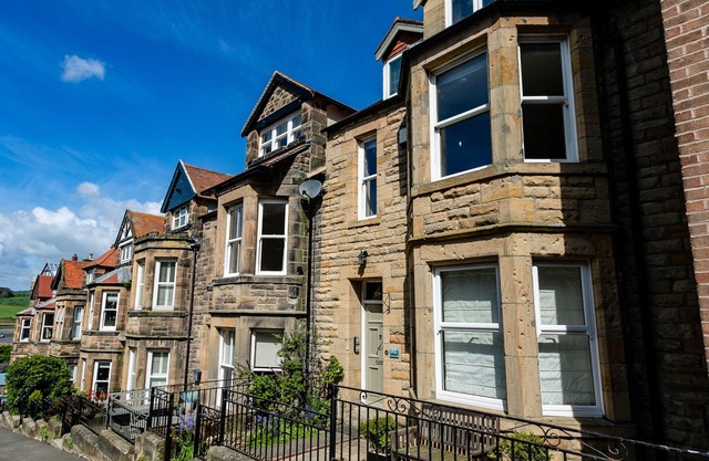 UPPER ALNBANK, pet friendly, country holiday cottage in Alnmouth