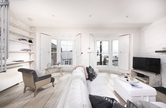 Upper Chandlers Cottage - a cottage that sleeps 6 guests in 3 bedrooms