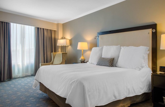 Upscale 1BR Luxury Suite at Riverfront Hotel in Central New Orleans