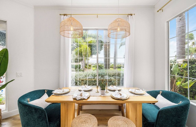 Upscale Boho Charm 3 bedroom house next to Four Seasons, close to Beach!