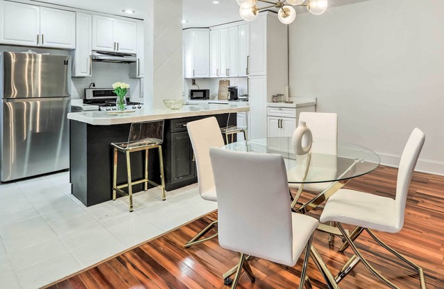 Upscale & Chic Philly Abode ~ 8 Mi to Dtwn!