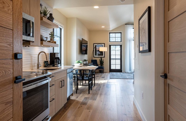Upscale Condo|Village Views