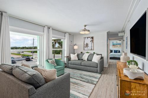 Upscale Dog Friendly and STEPS to the Beach! Spacious Modern Chic Condo!