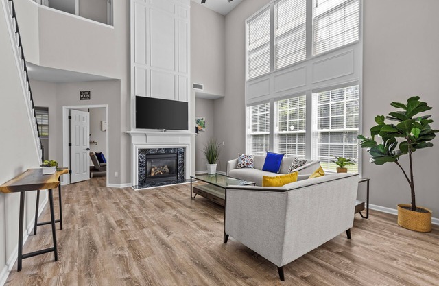 Upscale Family Home in Prime Reavencrest Location