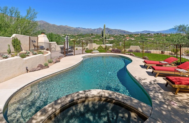 Upscale Home: Amazing Views! Pool & Hot Tub