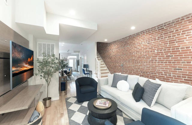 Upscale Old Town Alexandria Retreat - Walk to King St Metro