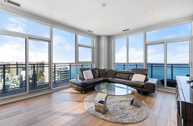 Upscale Penthouse with breathtaking unobstructed views