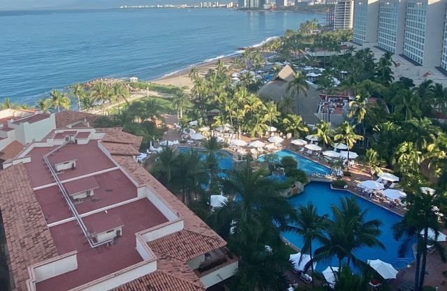 Upscale spacious condo with spectacular views of the Bay of Banderas