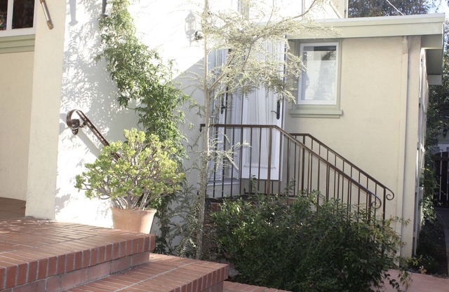 Upscale Studio in Exclusive Claremont Neighborhood of Berkeley