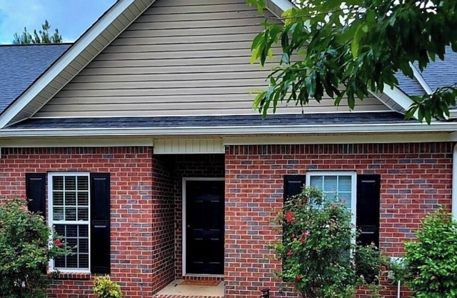 Upscale Townhome Close to I-20 and Ft. Gordon