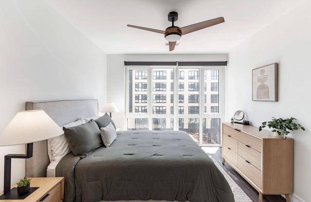 Upscale Urban Escape w/Kitchen | Near Famous Landmarks & Museums | Pet Friendly