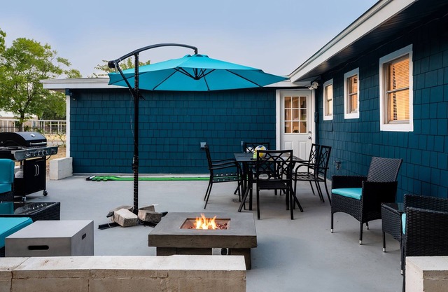 Upstay - Bungalow w Games Golf Fire and Patio