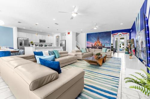 Upstay-Mansion w Spa-Pool-Cinema-Games - Sleeps 36
