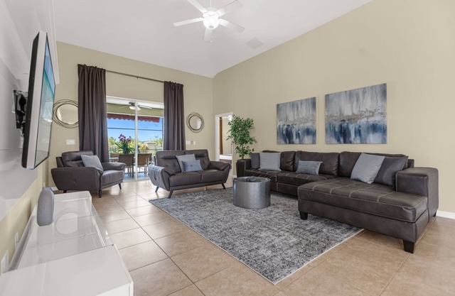 Upstay: Poolside Villa Near Disney w/BBQ & Games
