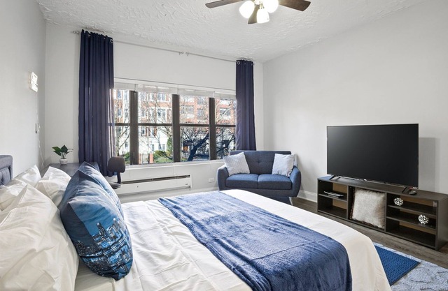 Uptown NEW and MODERN 1BR Wrigleyville area PRIME