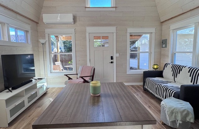 Urban Barn Retreat San Antonio - Escape the City While in the City!