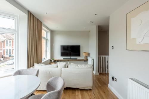 Urban Luxe - Perfect Home Away From Home