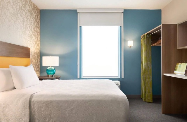 Urban Oasis! 4 Units w/FREE Breakfast and Kitchen! Pets Allowed, Parking!