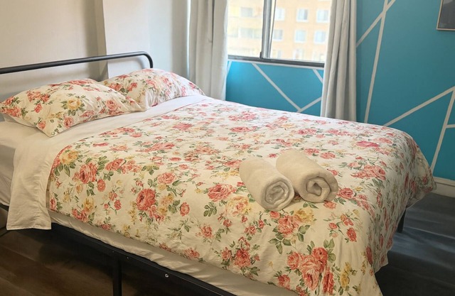 Urban Oasis: Chic Studio in Downtown Calgary