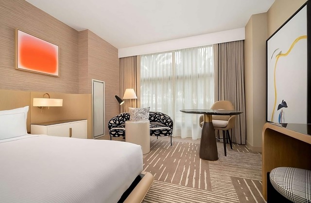 Urban Oasis: Close to San Diego Int’l Airport! Pool, Pet-friendly, Parking!